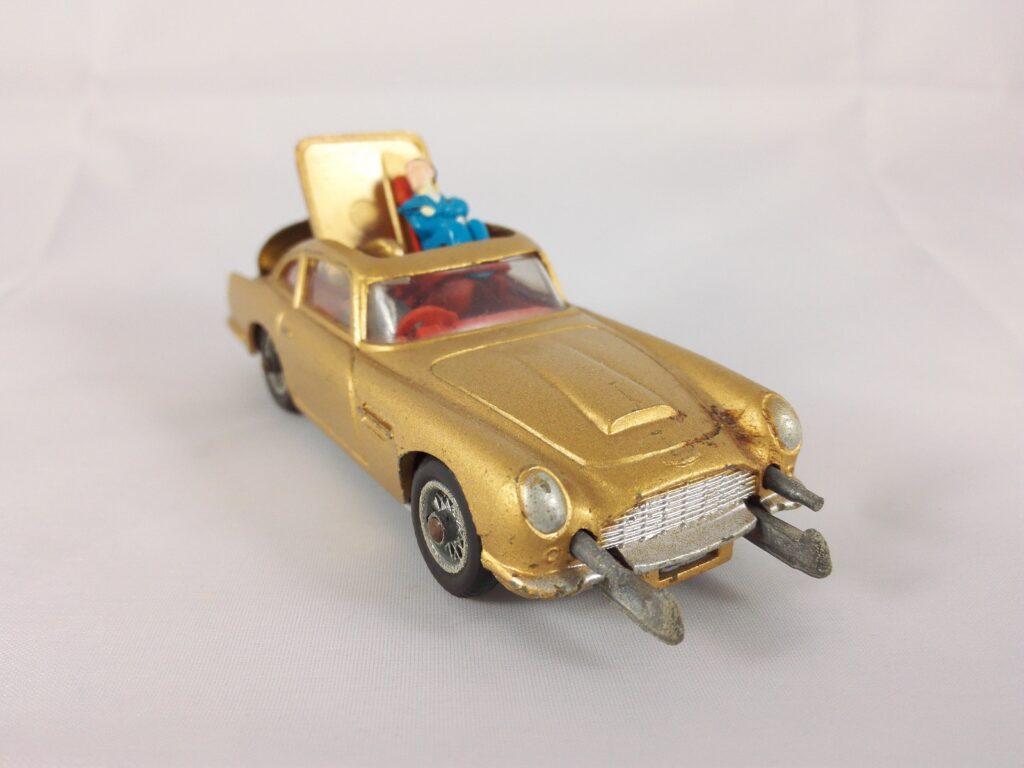 Aston Martin DB5 James Bond - Corgi Toys - 261