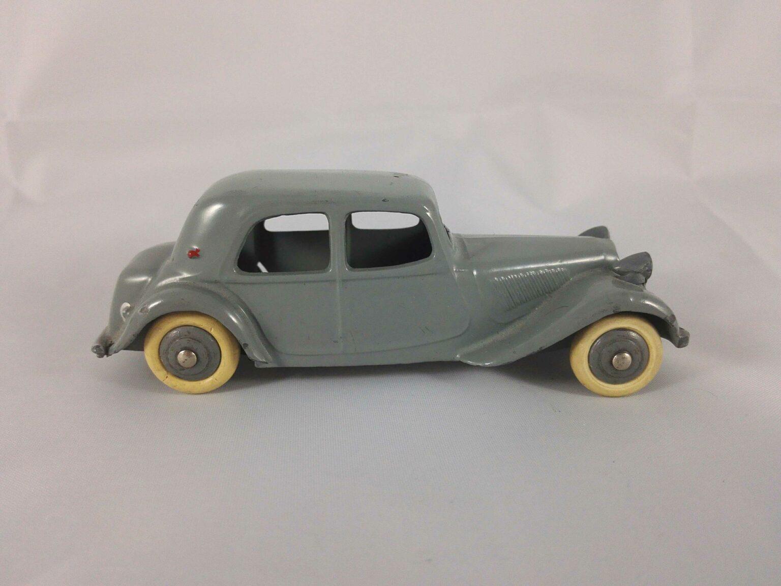 Dinky Toys 24N - Citroën Traction 11 BL - Voiture Miniature Collection