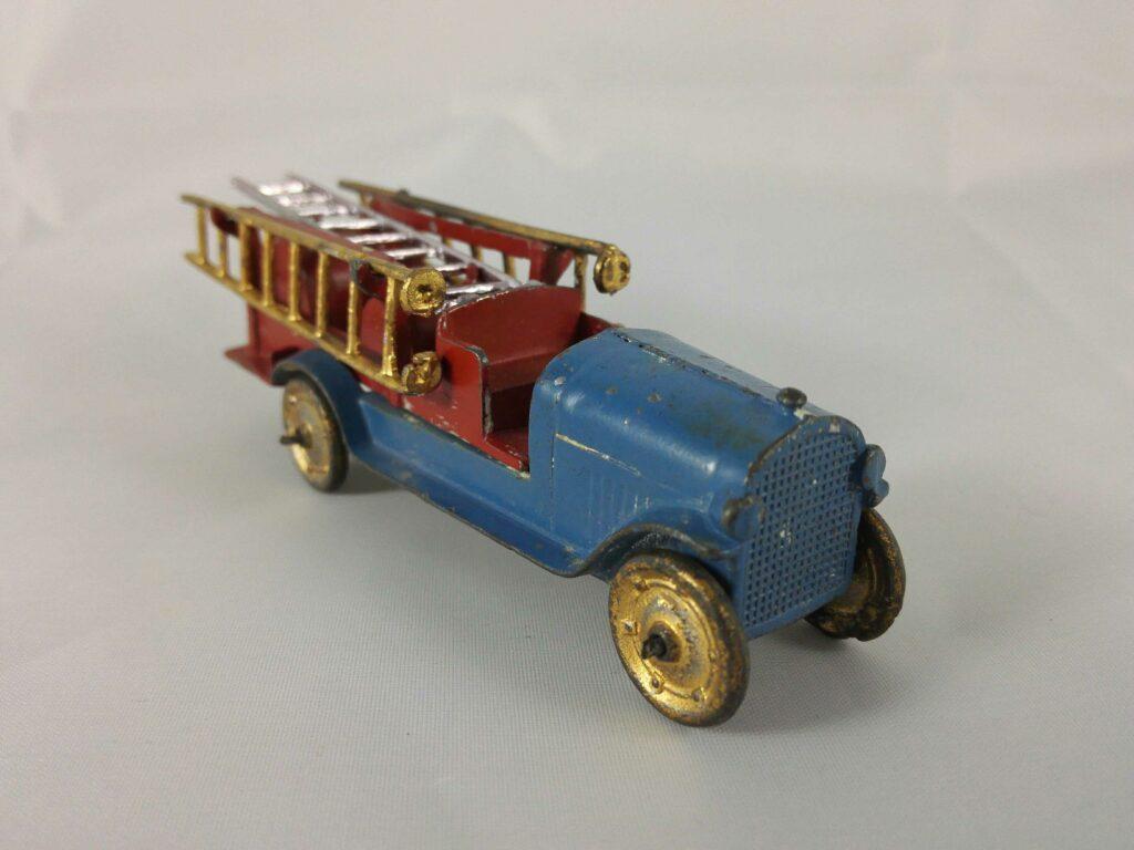 Fire Engine Hook and Ladder - Tootsietoy - 4652