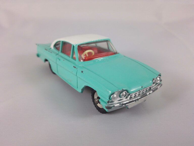 Ford Capri - Dinky Toys - 143