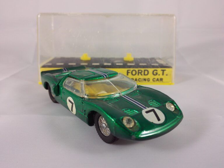 Ford GT 40 - Dinky Toys - 215
