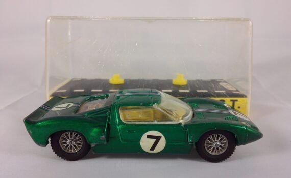 Ford GT 40 - Dinky Toys - 215