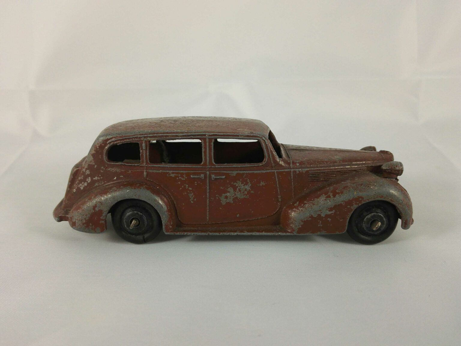 Packard Eight Sedan / berline 39A / 39 A au 1/43 dinky toys ATLAS