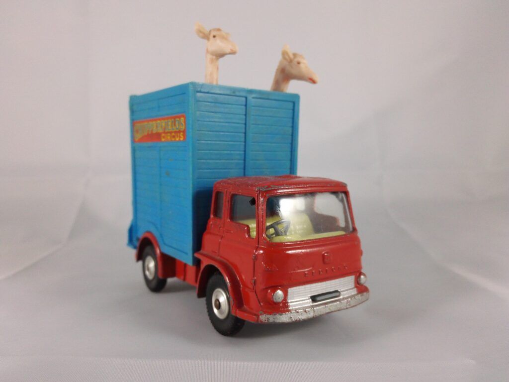 Bedford TK Chipperfield's Circus - Corgi Toys - 503