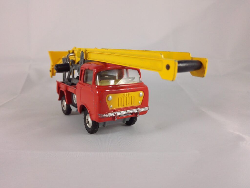 Jeep FC-150 avec Tapis Roulant - Corgi Toys - 64