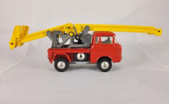 Jeep FC-150 avec Tapis Roulant - Corgi Toys - 64