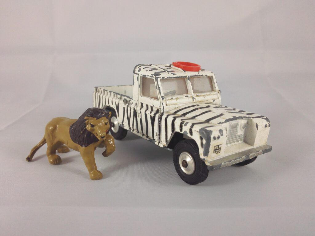 Land Rover 109 W.B. The Lions of Longleat - Corgi Toys - GS8