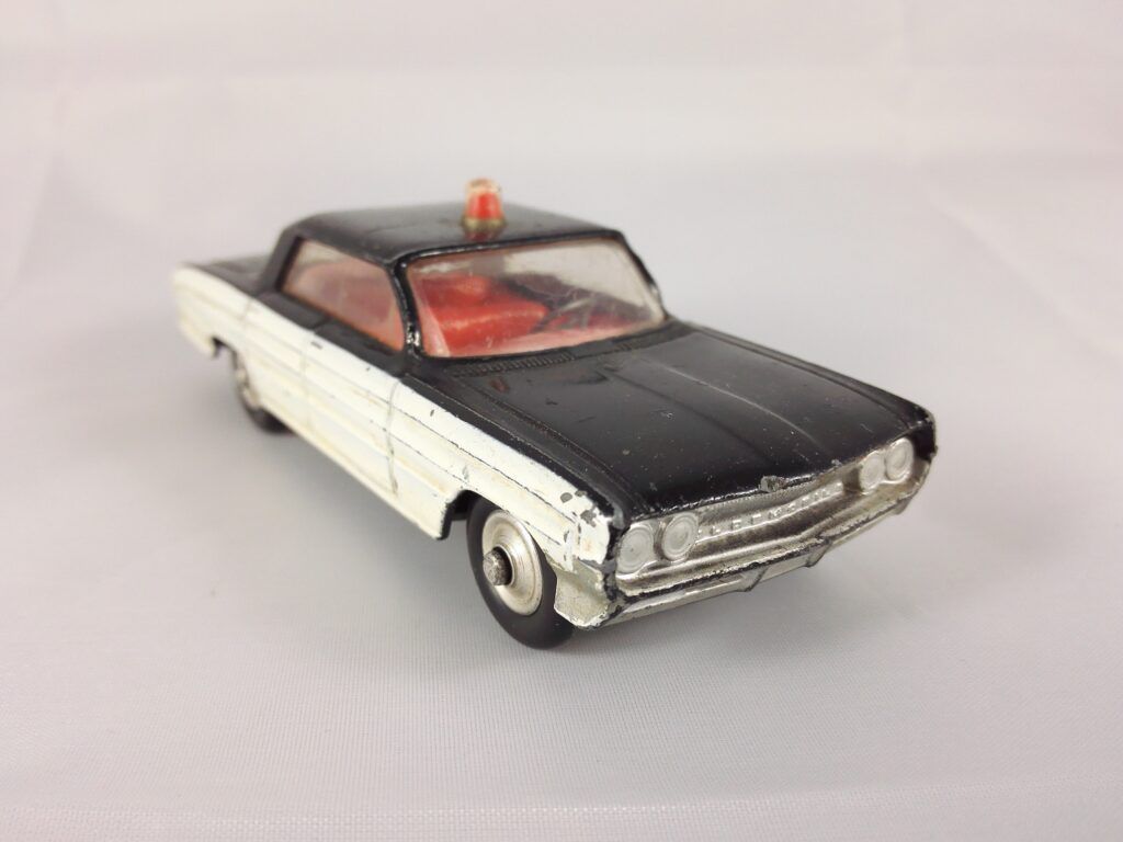 Corgi Toys Oldsmobile Super 88 County Sheriff - 237