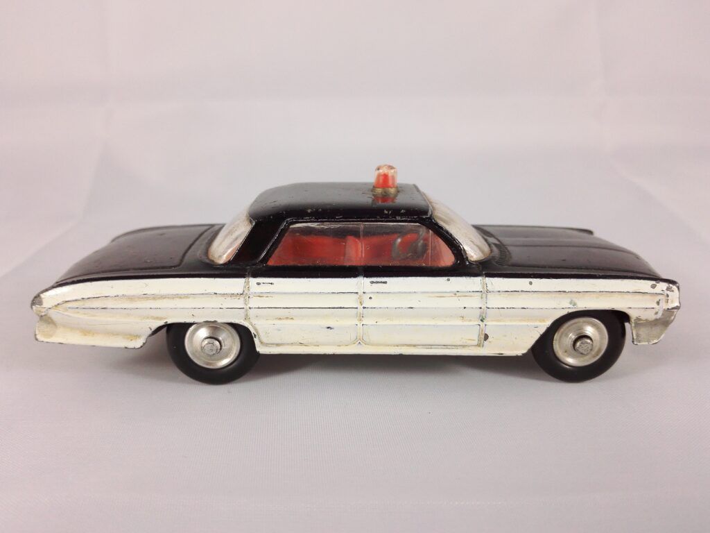 Corgi Toys Oldsmobile Super 88 County Sheriff - 237