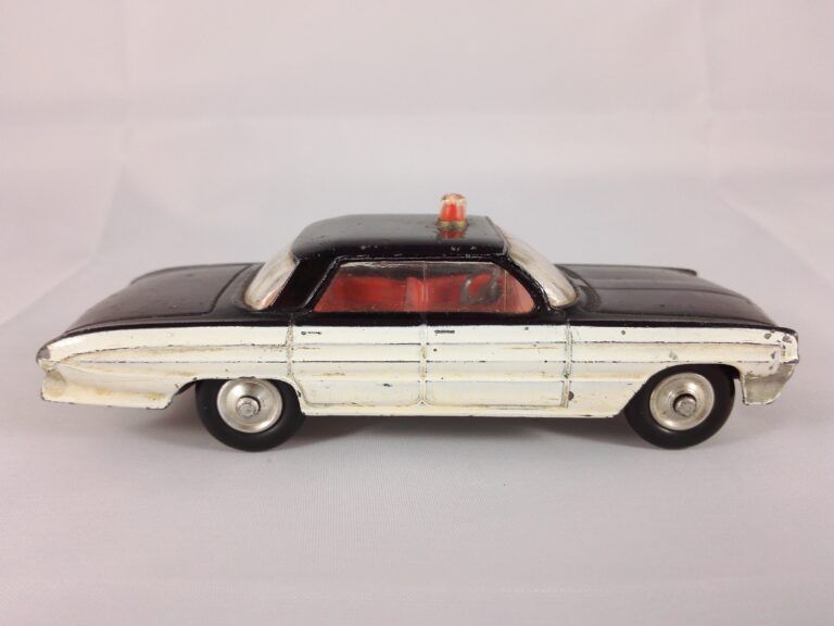Corgi Toys Oldsmobile Super 88 County Sheriff - 237