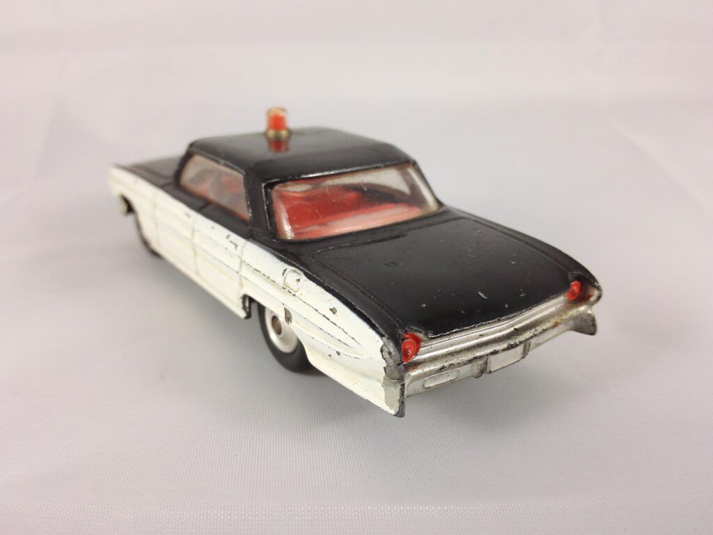 Corgi Toys Oldsmobile Super 88 County Sheriff - 237