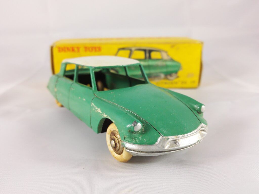 Citroën DS 19 - Dinky Toys - 24C