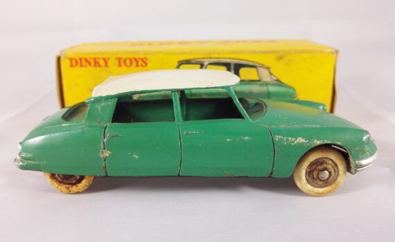 Citroën DS 19 - Dinky Toys - 24C