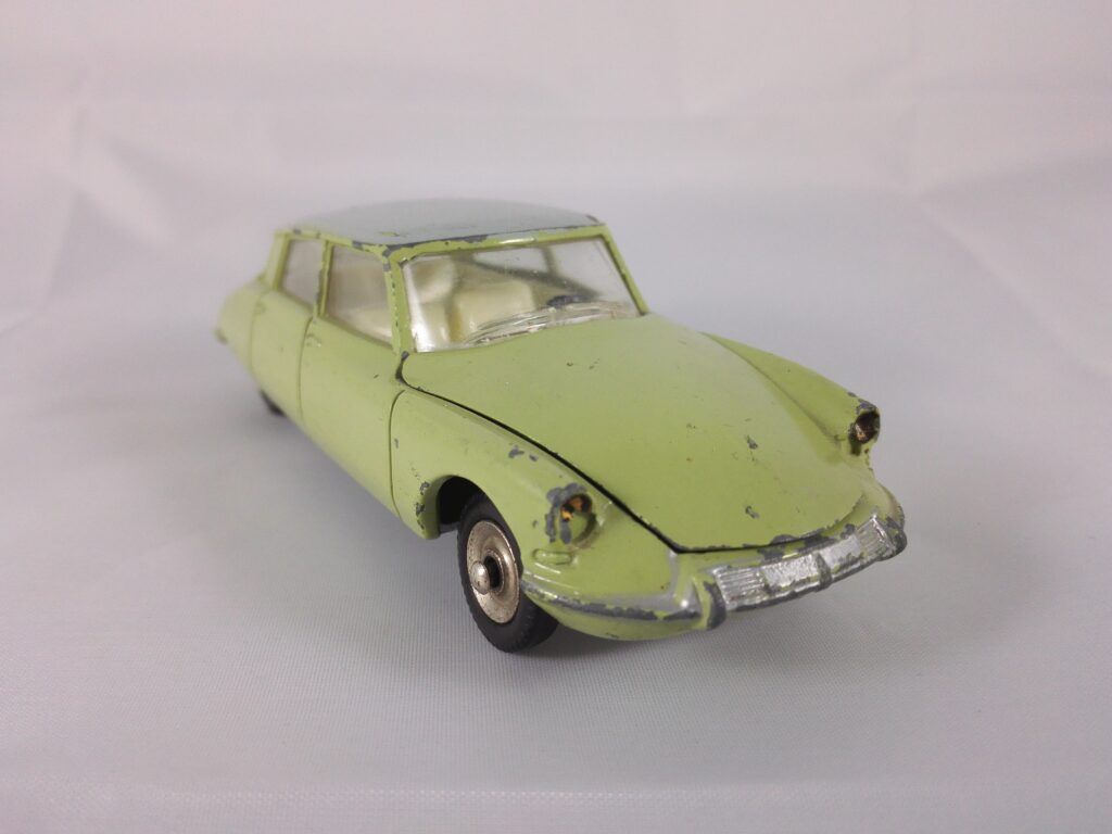 Citroën DS 19 - Dinky Toys - 530