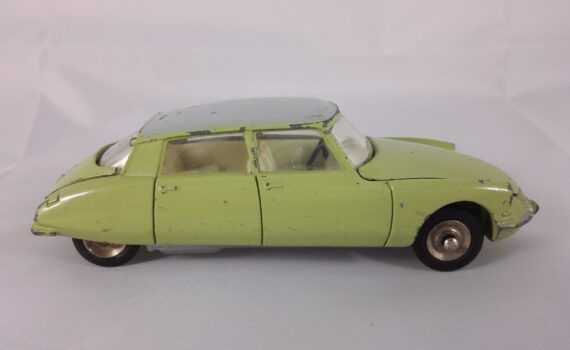 Citroën DS 19 - Dinky Toys - 530
