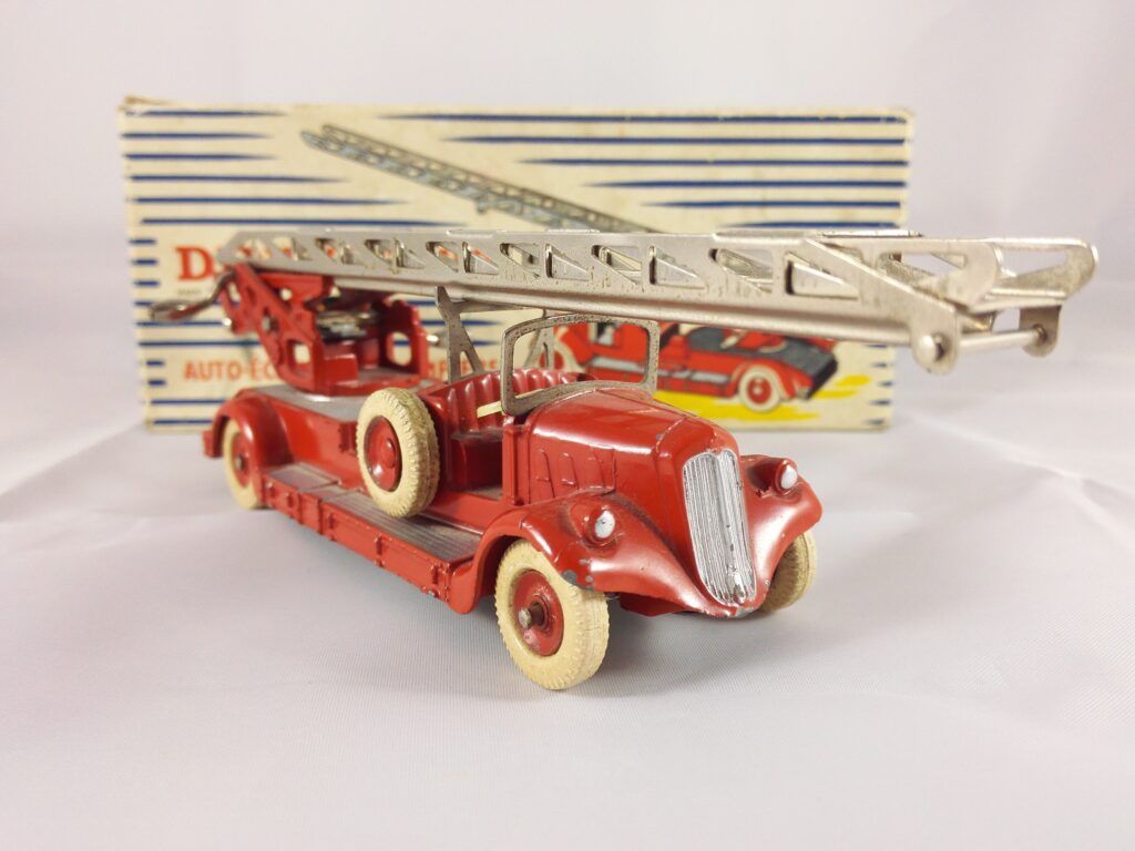 Delahaye 103 Camion de Pompiers - Dinky Toys - 32D