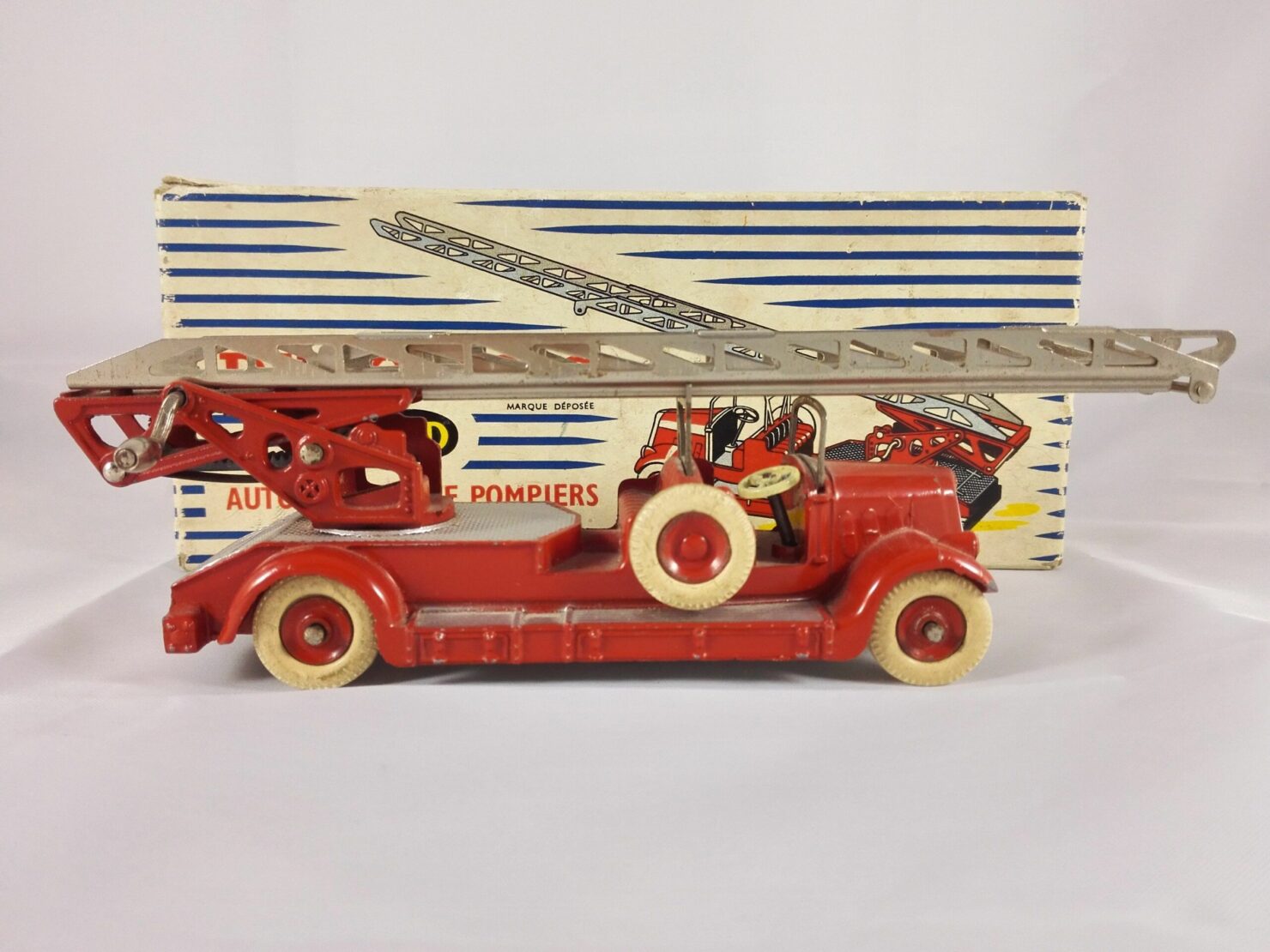 Dinky Toys Delahaye 103 Camion De Pompiers 32D Dinky Toys France Dinky Toys Delahaye 103 Camion De Pompiers 32D Dinky Toys France