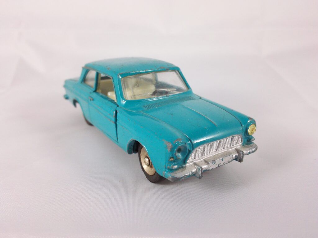 Ford Taunus 12M - Dinky Toys - 538