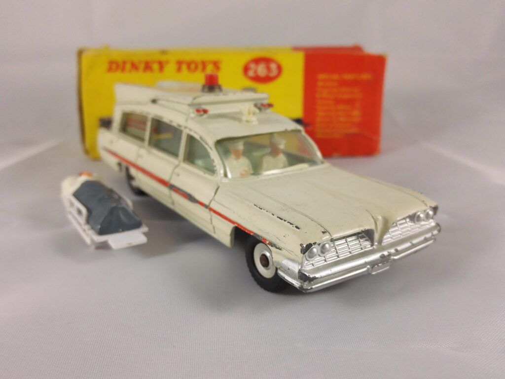 Pontiac Superior Criterion Ambulance - Dinky Toys - 263