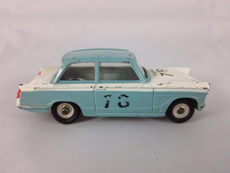 Triumph Herald 1200 Saloon - Dinky Toys - 189