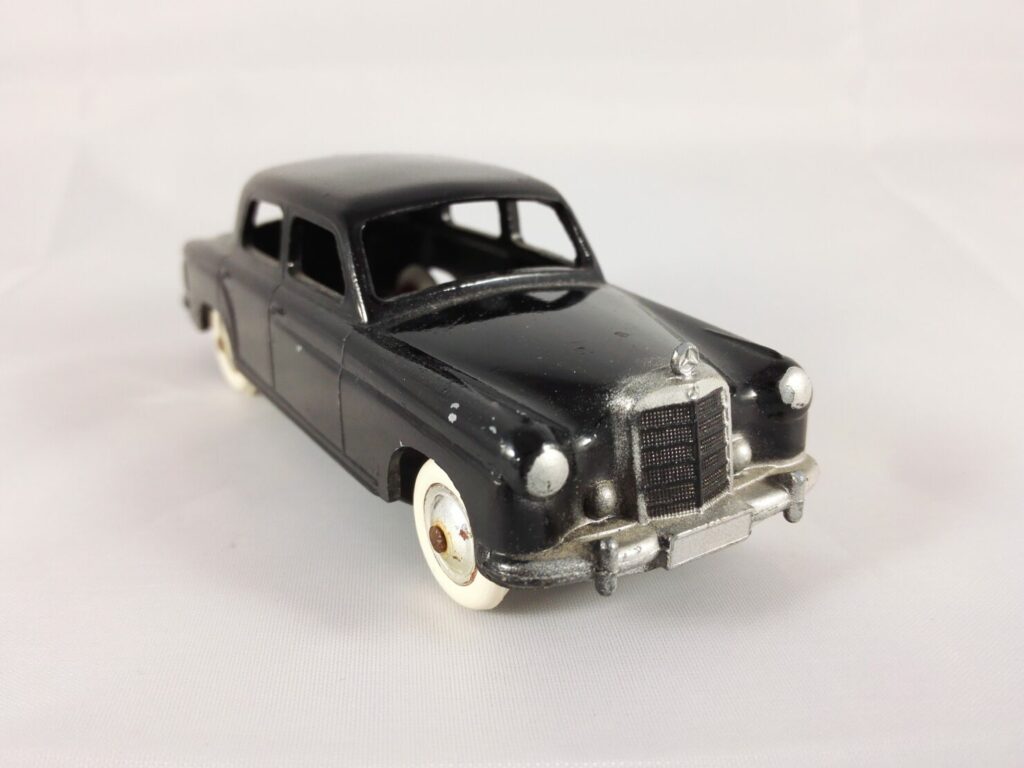Mercedes-Benz 220 - CIJ - 3/12a