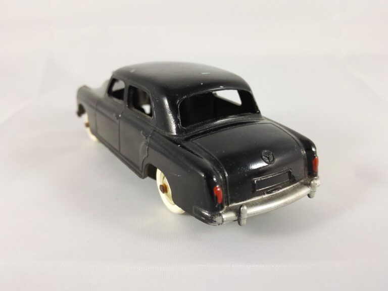 Mercedes-Benz 220 - CIJ - 3/12a