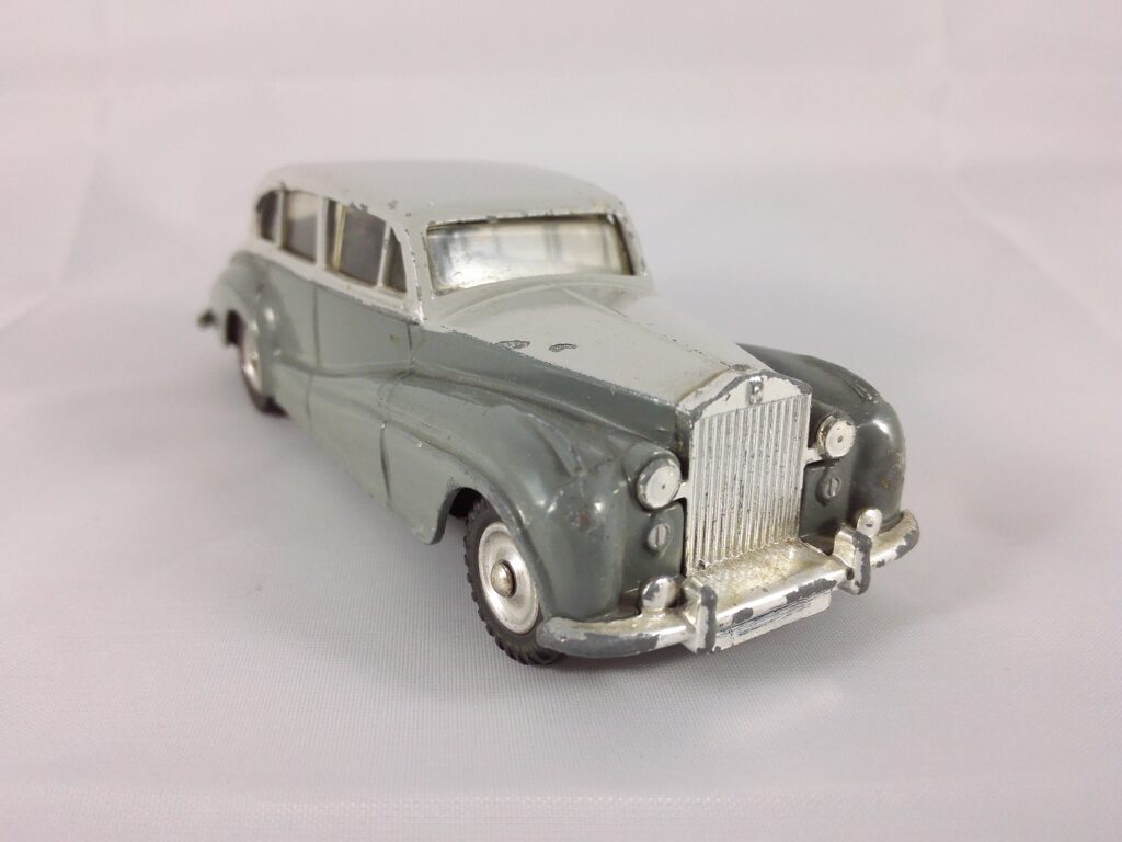 Rolls-Royce Silver Wraith - Dinky Toys - 551