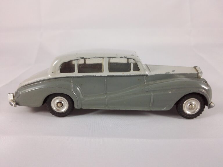 Rolls-Royce Silver Wraith - Dinky Toys - 551
