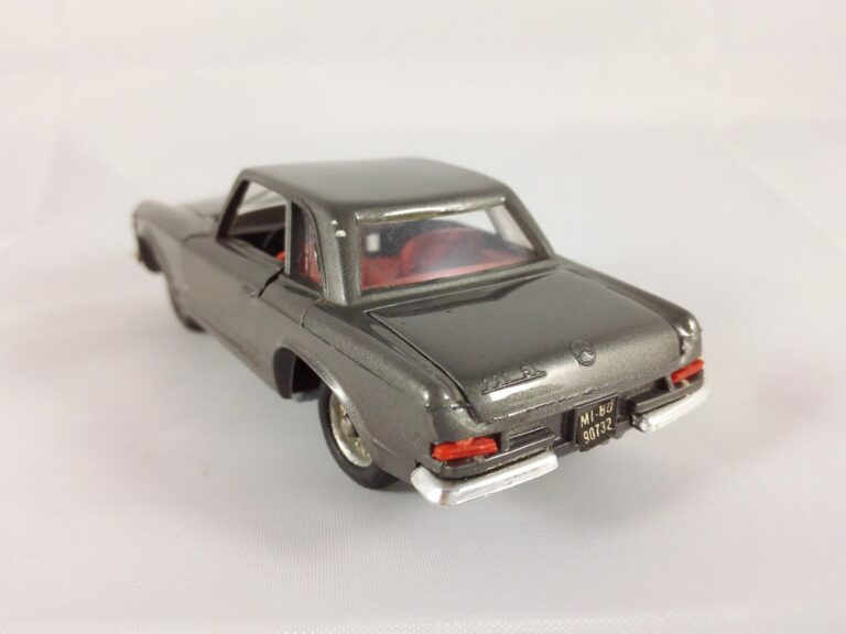 Mercedes-Benz 230 SL - Politoys - 90