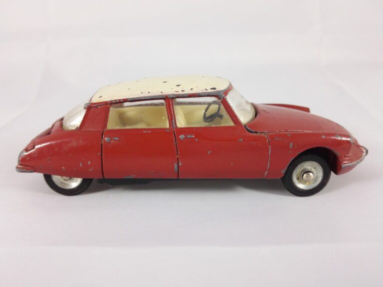 Dinky Toys Citroën DS 19 - 530