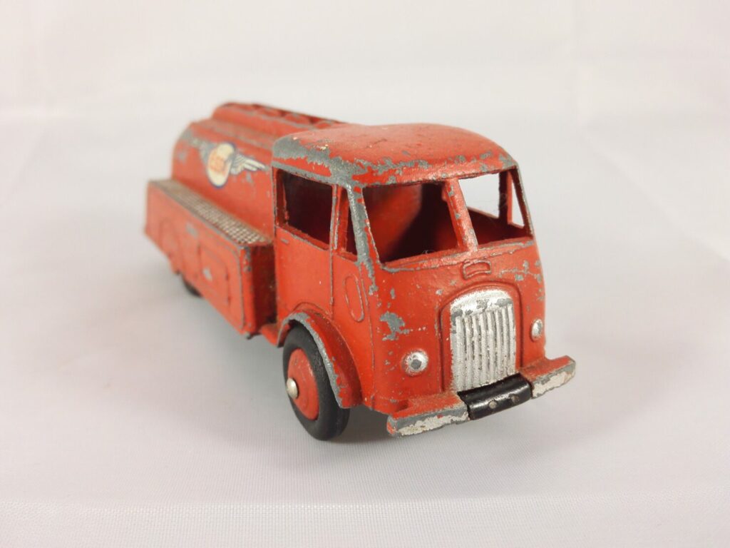 Dinky Toys Ford COE Citerne Esso - 25U