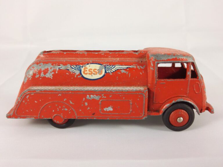 Dinky Toys Ford COE Citerne Esso - 25U