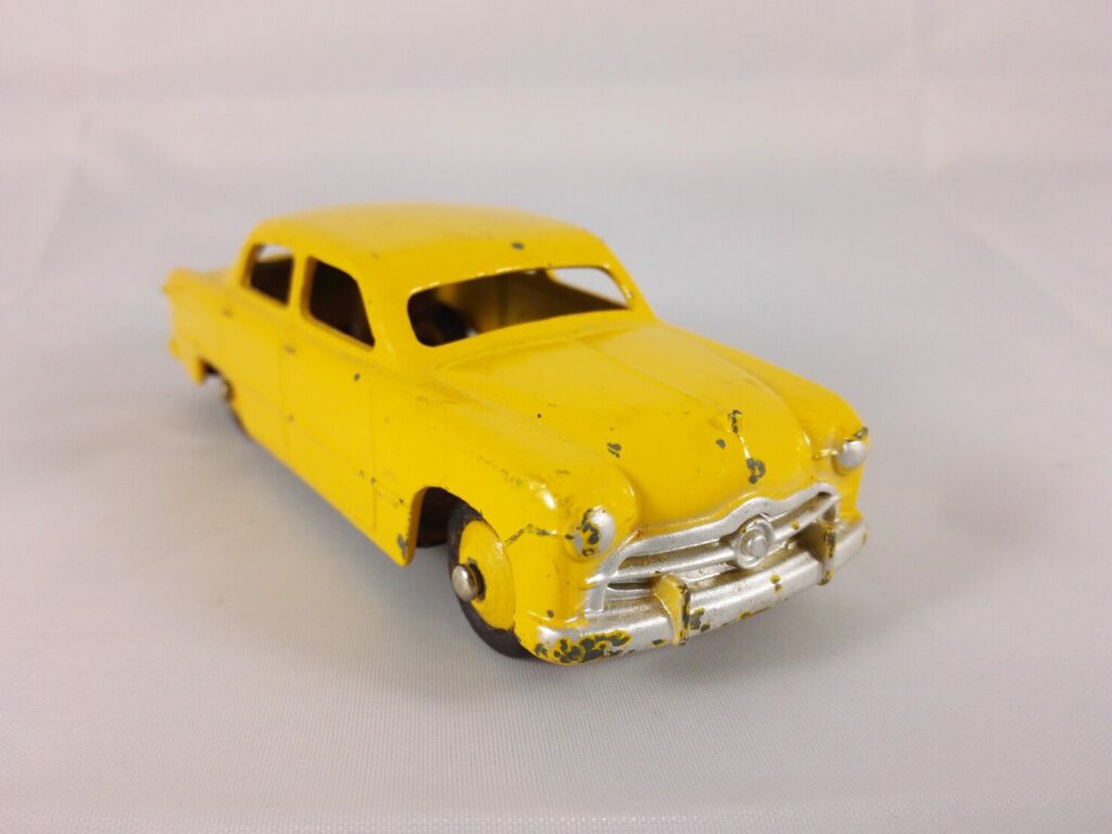 Ford Fordor - Dinky Toys - 139A