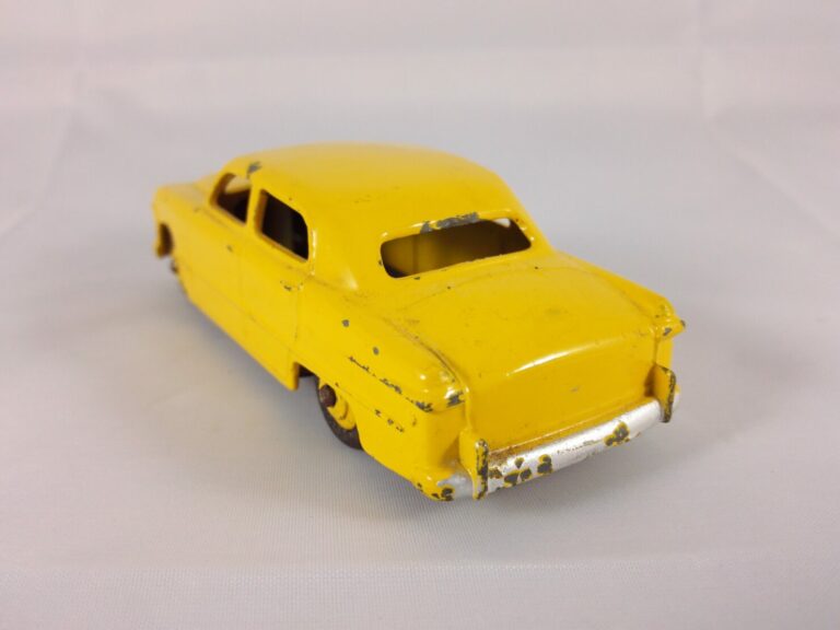 Ford Fordor - Dinky Toys - 139A