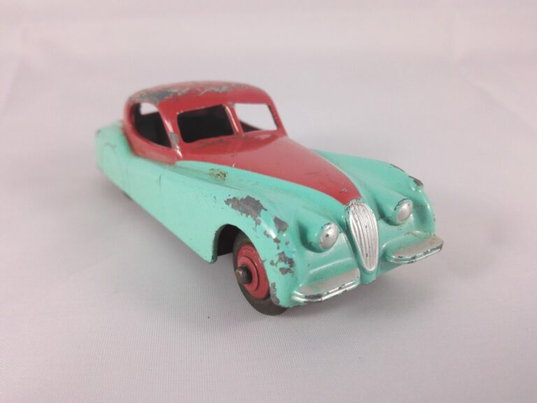 Jaguar XK120 - Dinky Toys - 157
