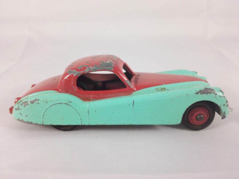 Jaguar XK120 - Dinky Toys - 157