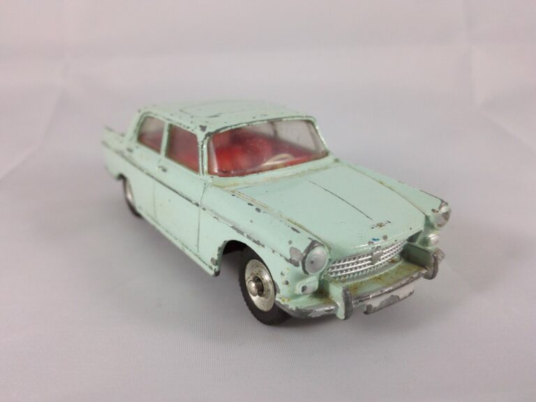 Peugeot 404 - Dinky Toys - 553
