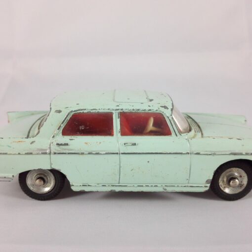 Peugeot 404 - Dinky Toys - 553
