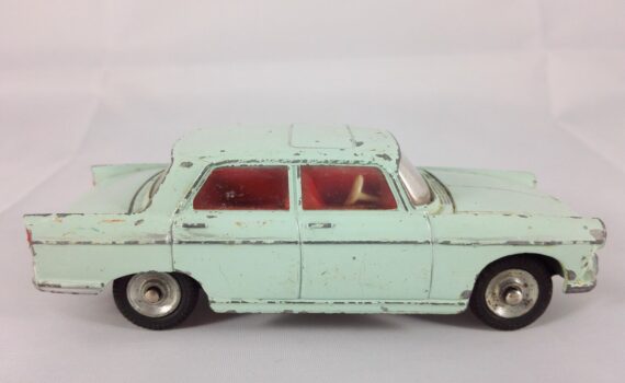 Peugeot 404 - Dinky Toys - 553