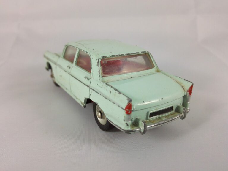 Peugeot 404 - Dinky Toys - 553