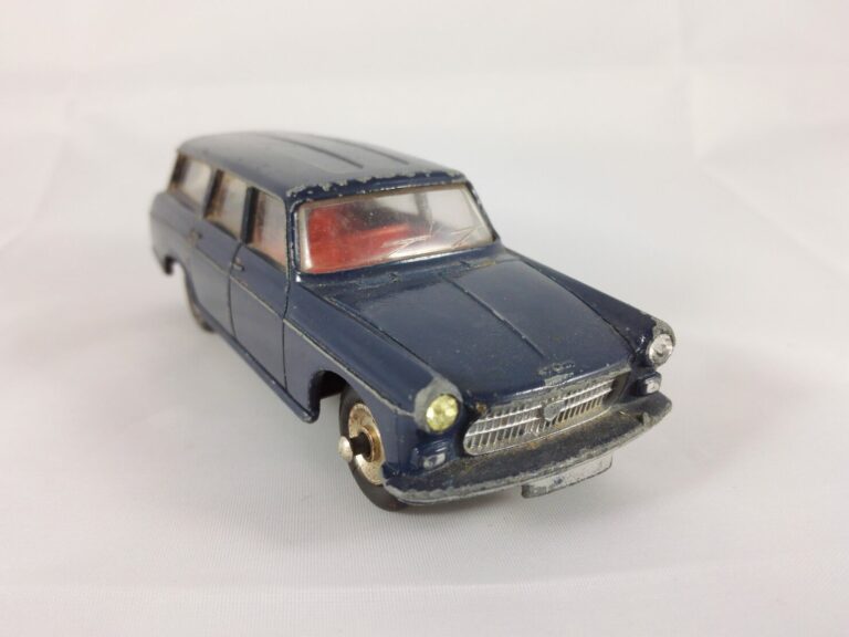 Peugeot 404 Break - Dinky Toys - 525