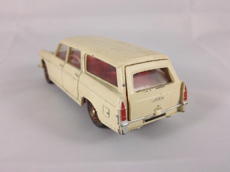 Peugeot 404 Break - Dinky Toys - 525