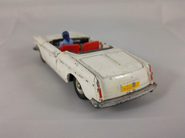 Peugeot 404 Cabriolet - Dinky Toys - 528