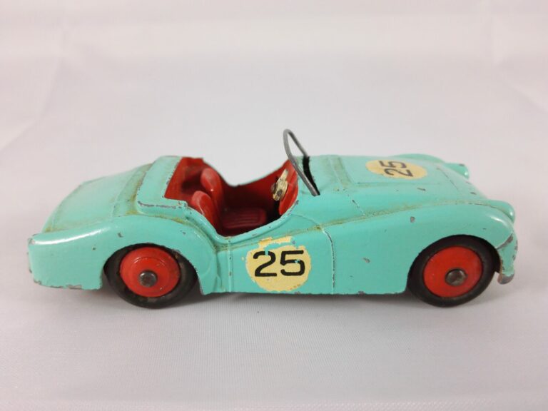 Triumph TR2 - Dinky Toys - 111