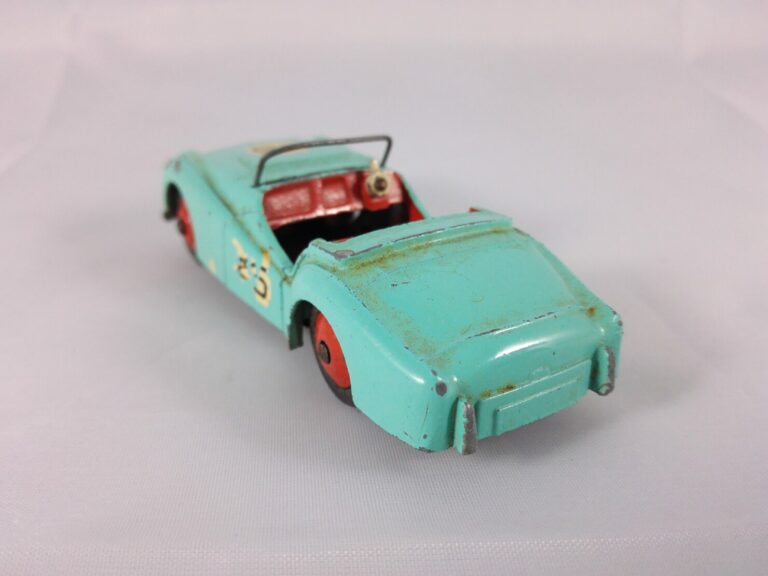 Triumph TR2 - Dinky Toys - 111