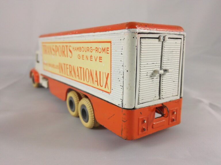 Unic Izoard Transports Internationaux - JRD - 127