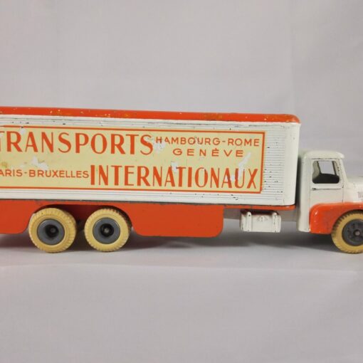 Unic Izoard Transports Internationaux - JRD - 127