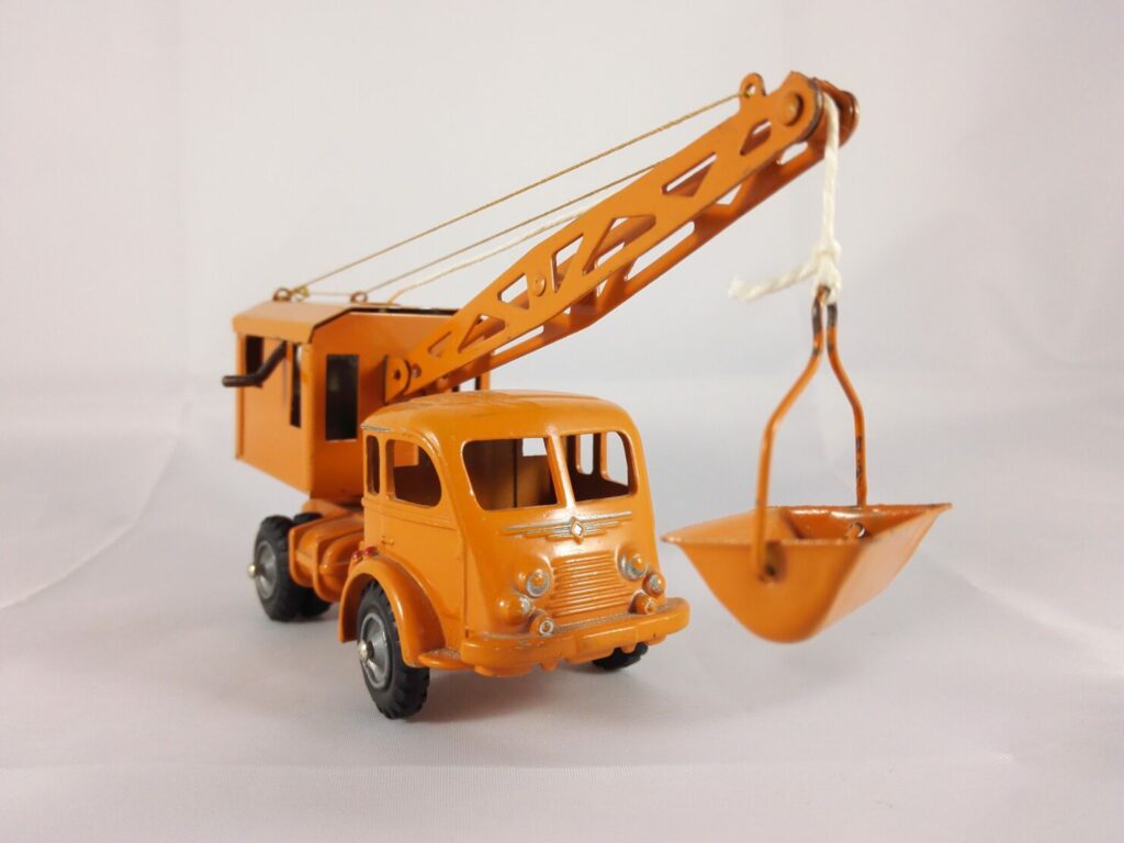 Renault Fainéant Grue - CIJ - 3/81b