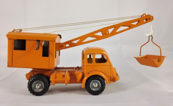 Renault Fainéant Grue - CIJ - 3/81b