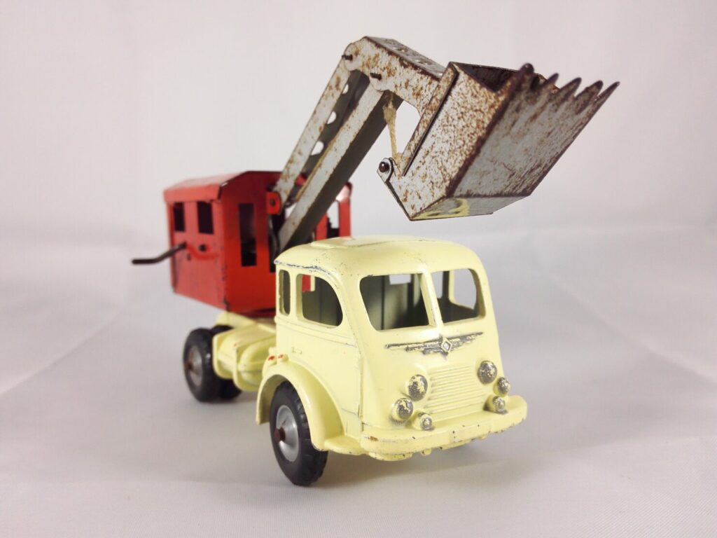 Renault Fainéant Pelleteuse - CIJ - 3/82